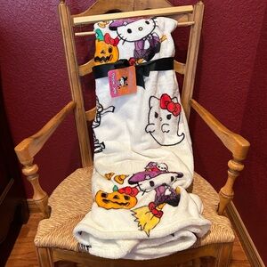 NWT Hello Kitty Halloween Witch Ghost Pumpkin Blanket